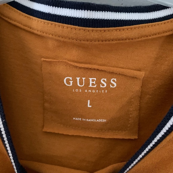 Large Guess T-Shirt - Picture 3 of 4